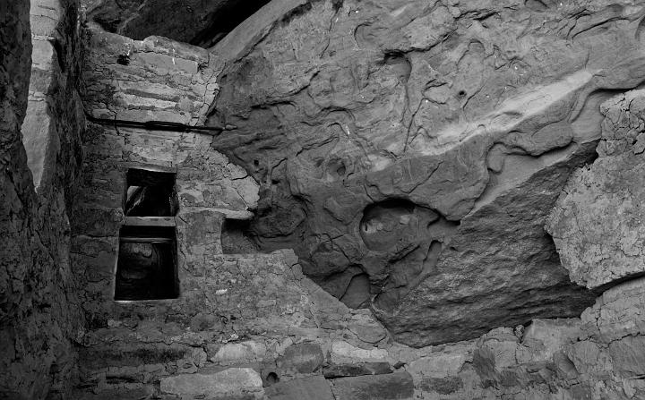 Mesa Verde Balcony  Corner 1151 bw.jpg